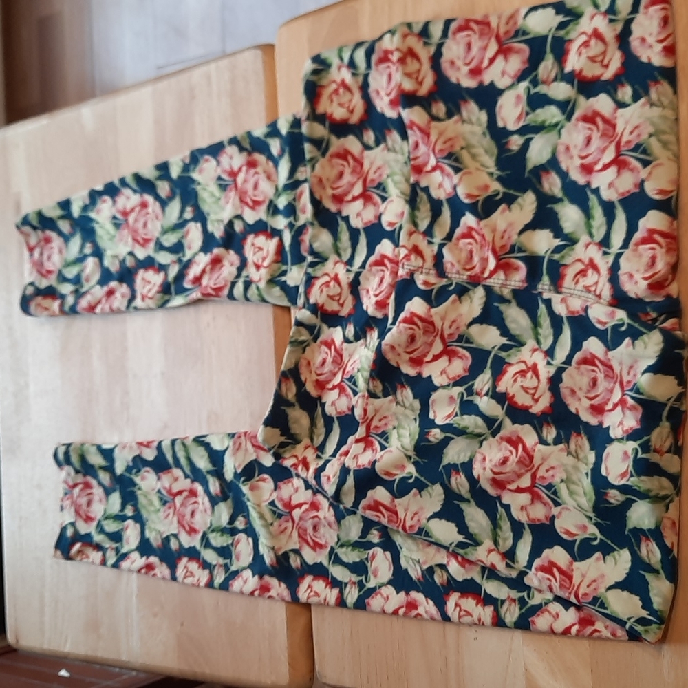 LuLaRoe Rose Leggings one size